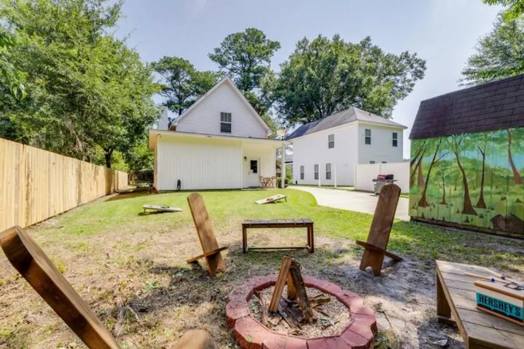 Tupelo Honey - 6 Bedroom Sleeps 16+ Savannah 0*,  United States